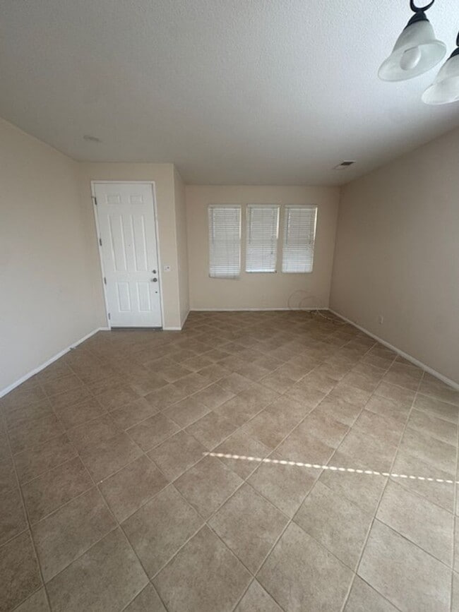 Building Photo - Beautiful Home Coming Soon!