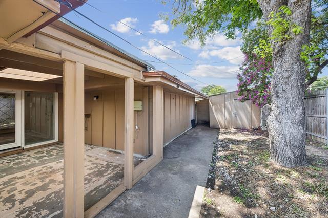 Building Photo - 7641 Dentcrest Dr