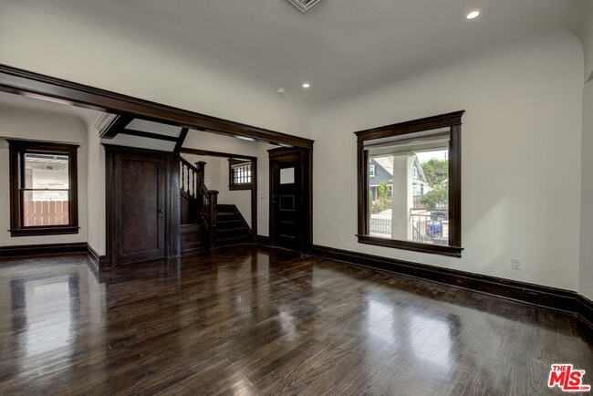 Building Photo - 140 Roselawn Pl