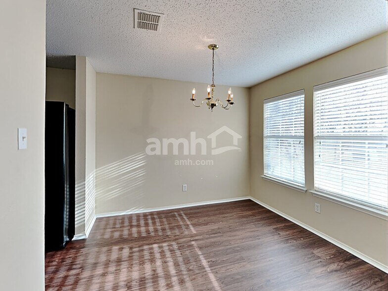 Building Photo - 1140 Single Tree Dr