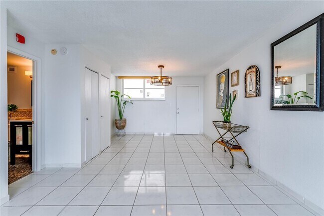 Building Photo - 9400 S Ocean Dr