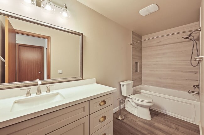 Building Photo - 3 bed 2.5 bath updated home in Tumwater School District - 2300 sq.ft. - fenced back yard.