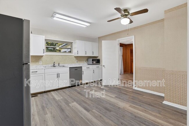 Building Photo - 402 Rand Blvd