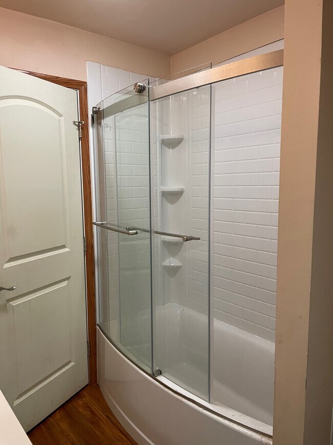 Second Floor Bath - 197 S 6th St