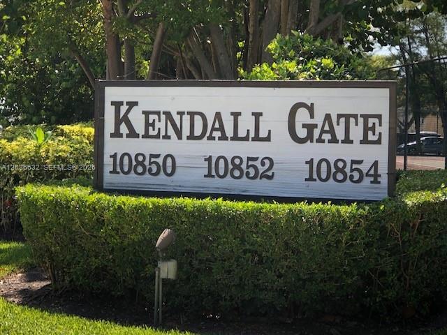Building Photo - 10852 N Kendall Dr