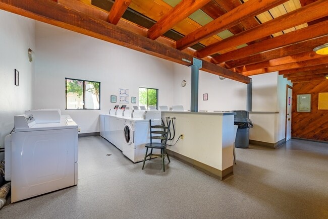 Building Photo - 8075 Caminito de Pizza