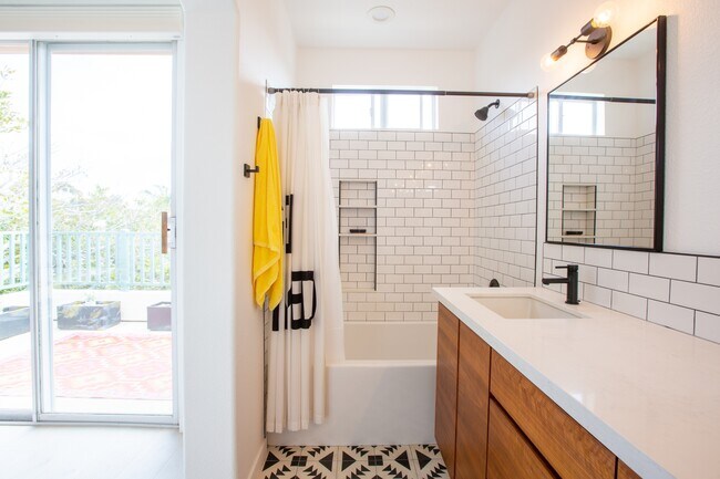 Building Photo - 593 Sweet Pea Pl