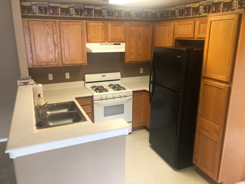 Building Photo - 6501 San Antonio Dr NE