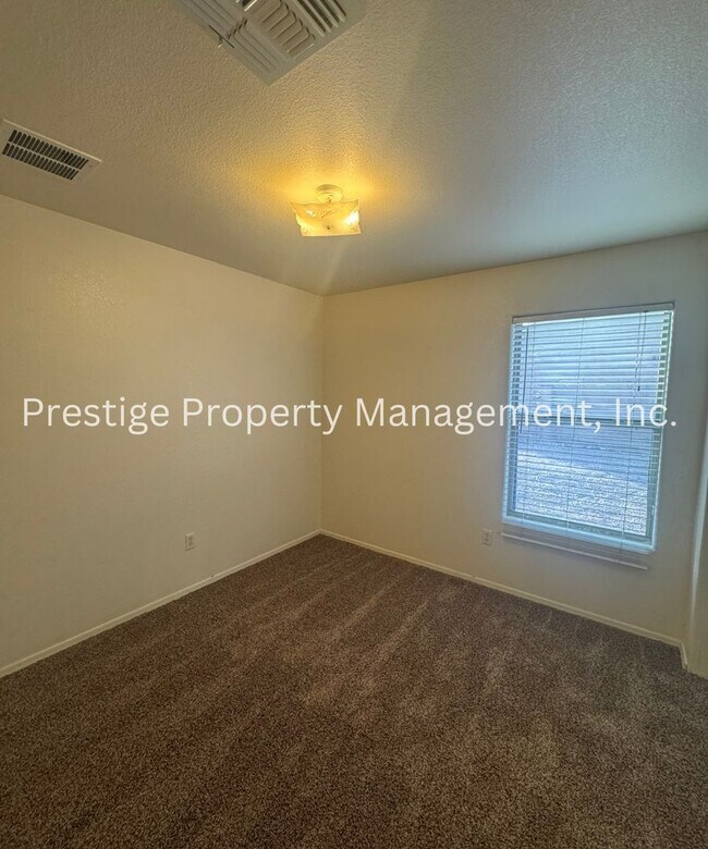 Building Photo - This 4/2 Vail home is what you've been looking for!!