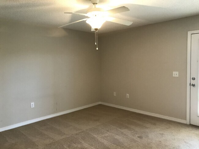 Building Photo - 25855 Argonne Dr