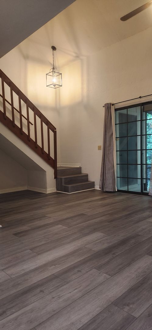 Building Photo - { ROCKWOOD VILLAS } 2/2 Town House Close t...