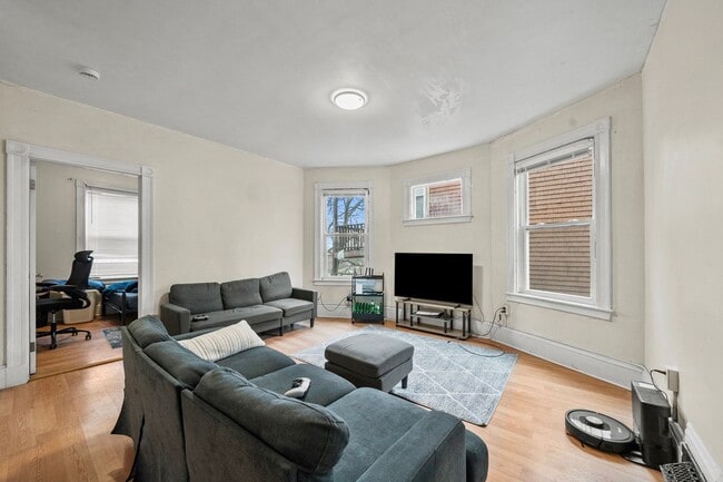 Building Photo - Mission Hill 4 bed...