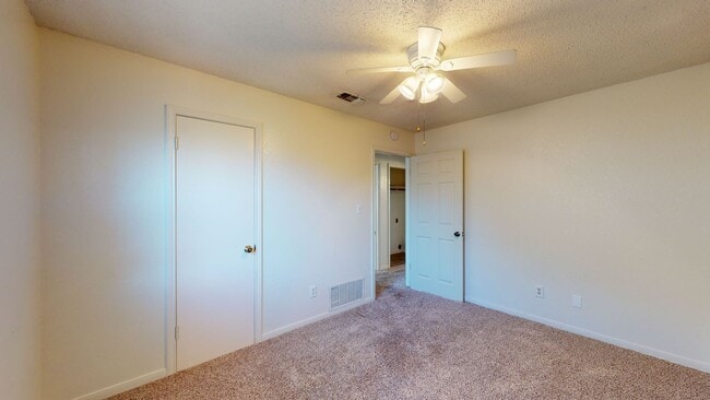 Building Photo - FREE JANUARY RENT!!!!!!!! ONLY $750!!!!!!!