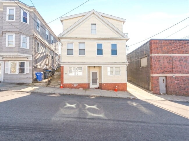 Building Photo - 552-554 Union Ave