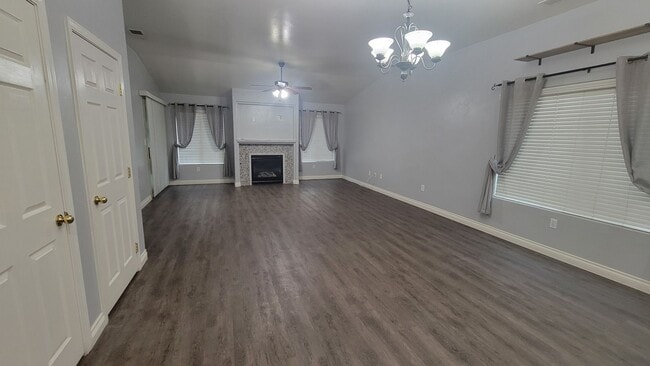 Building Photo - 10919 Golden Valley Dr