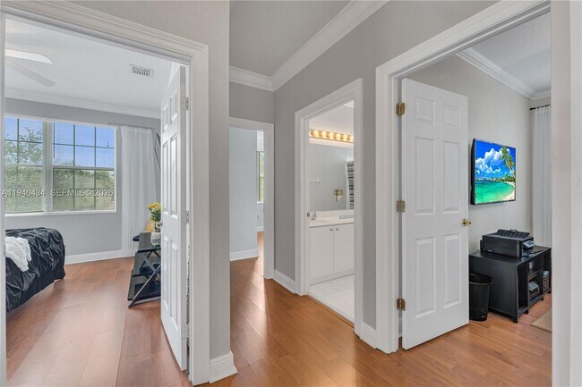 Building Photo - 19500 SW 39th Ct