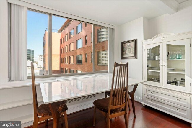 Building Photo - 1121 Arlington Blvd