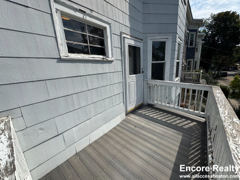 Building Photo - 23 Tufts St