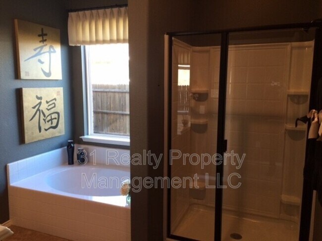 Building Photo - 917 Swan Ridge Dr