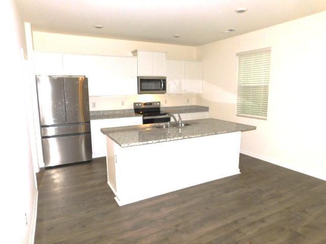 Building Photo - 3689 Chevington Ct SE