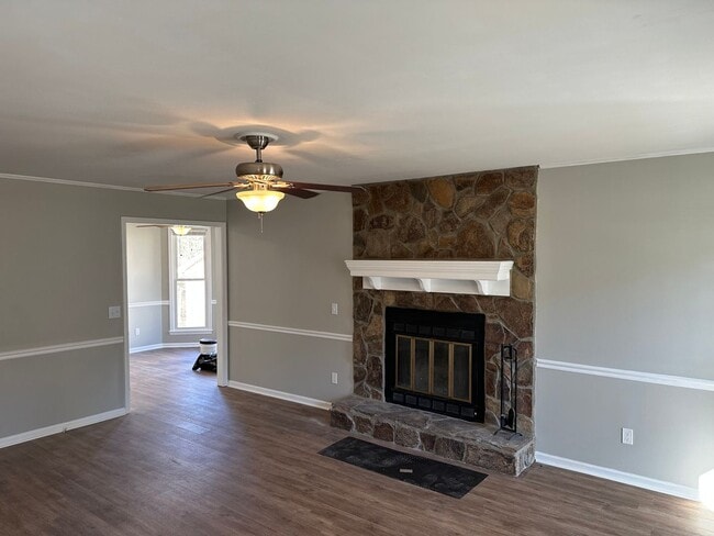 Building Photo - 107 Savanna Woods Cir