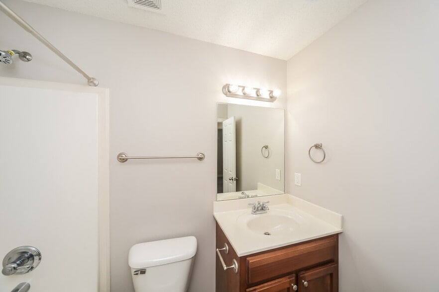 Building Photo - 10442 Sanford Dr