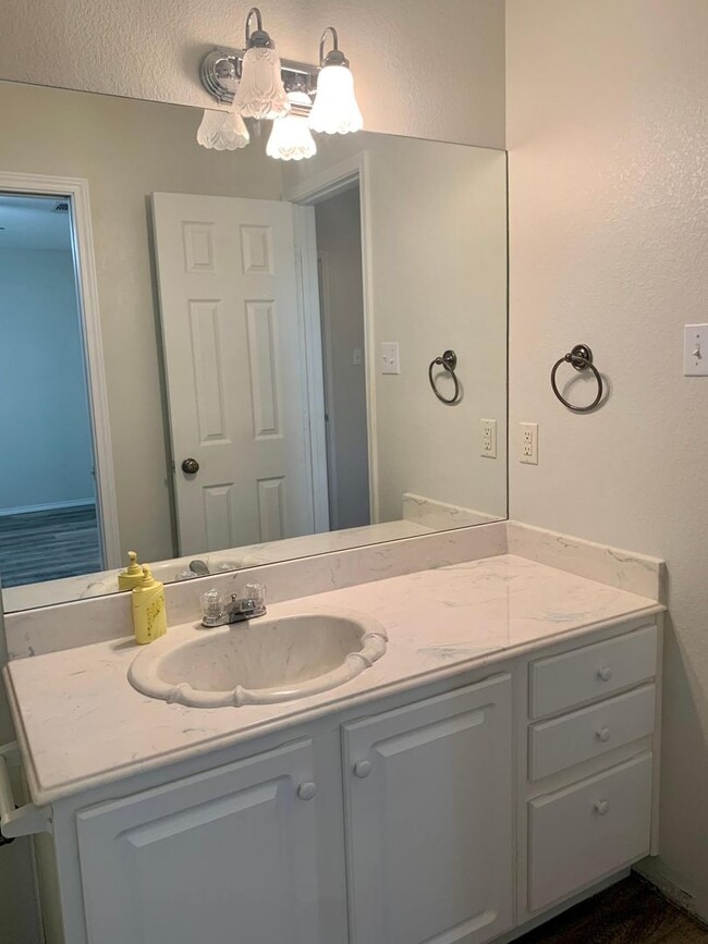 Building Photo - 1632 Whiterock Dr