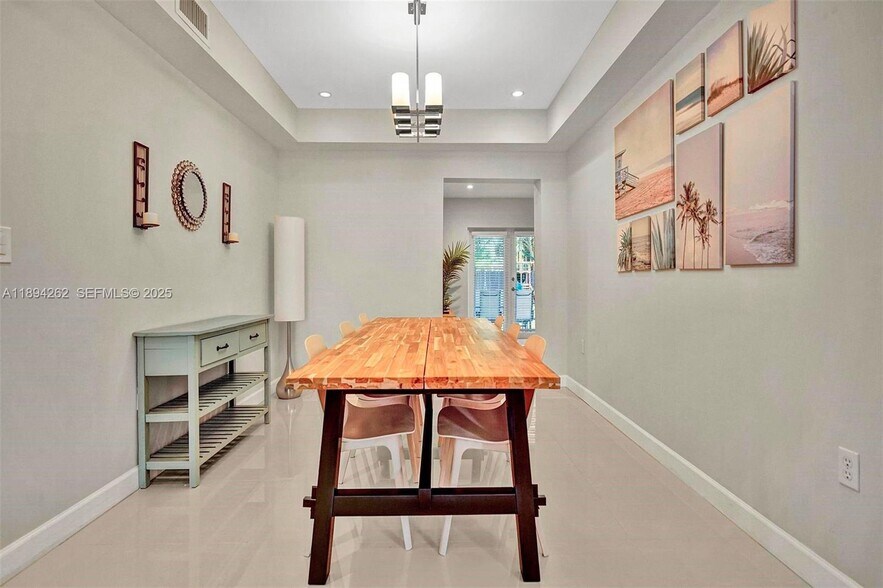 Building Photo - 1000 Matanzas Ave