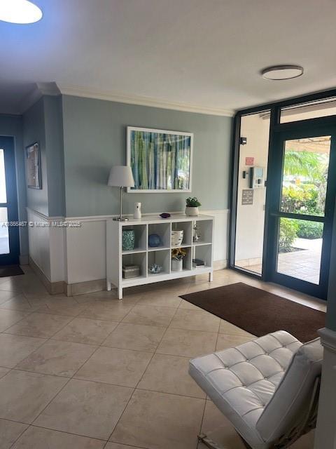 Building Photo - 3200 N Palm Aire Dr