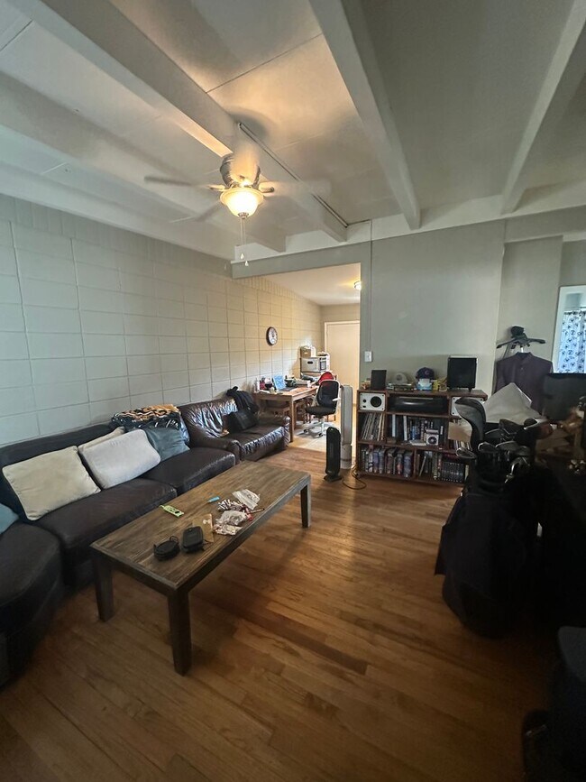 Building Photo - 717 Edgewood St