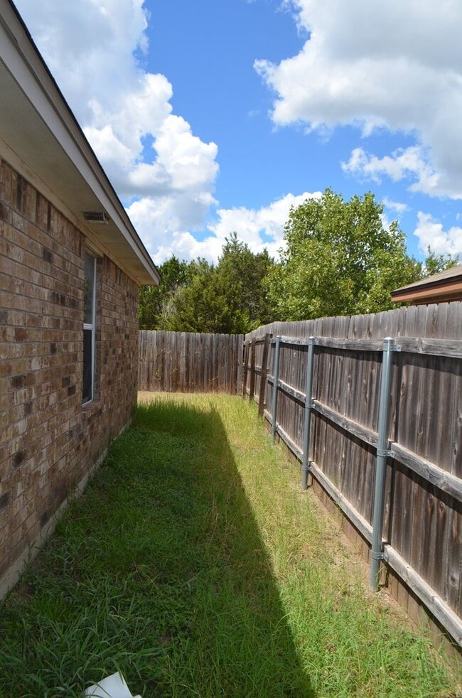 Building Photo - 603 Bermuda St