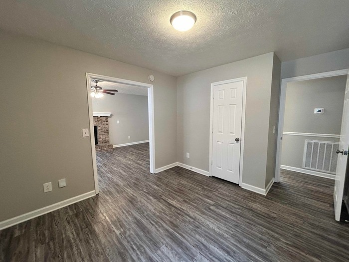 Building Photo - 1008 Tyree Ct S