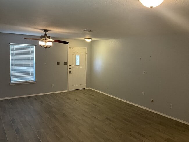 Building Photo - "Charming 3-Bedroom Haven in Selma with Granite Elegance!"