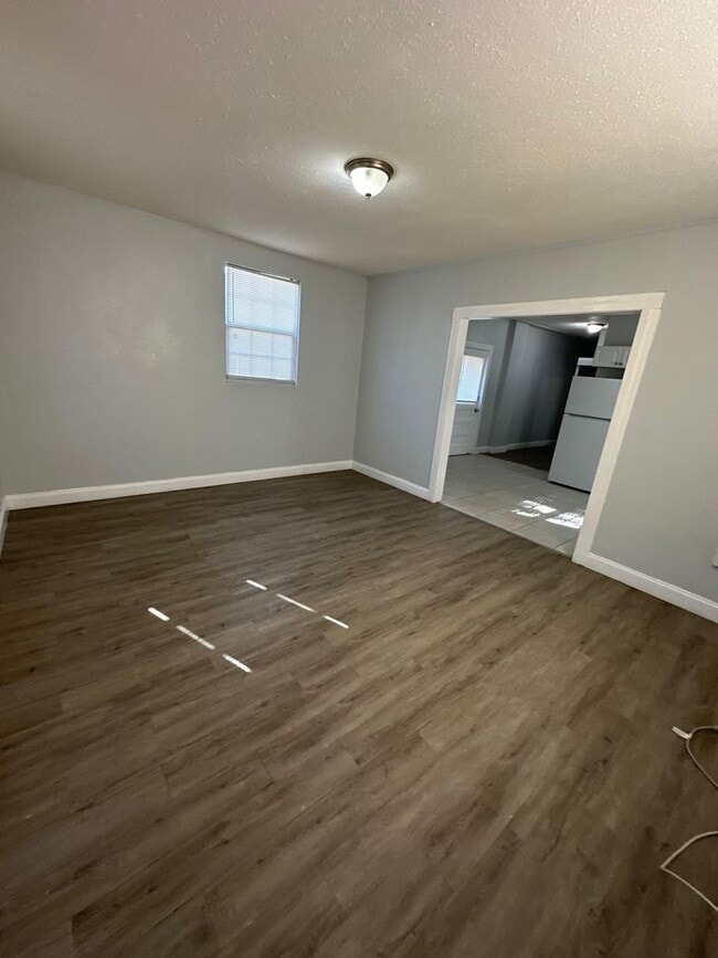 Building Photo - Fully Renovated 2/1-Single Family  Available for Immediate Rent!