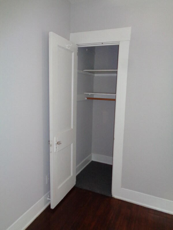 Building Photo - 868 Academy Ave