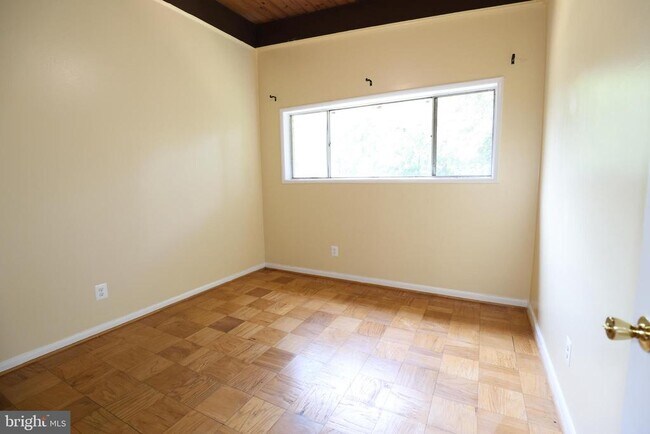 Building Photo - 4325 Americana Dr