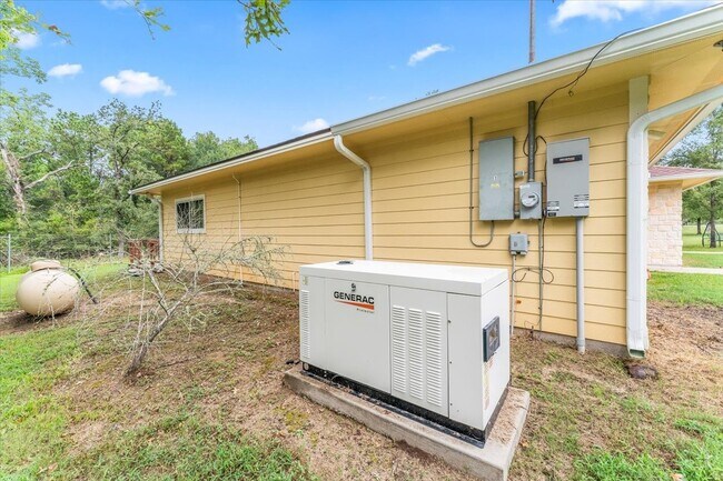 Building Photo - 10 Lowery Ln