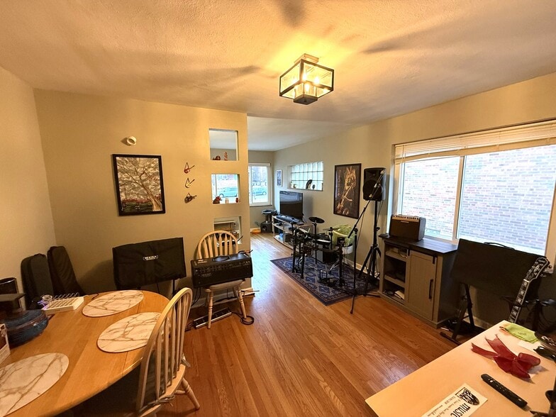 Building Photo - 4976 Oleatha Ave