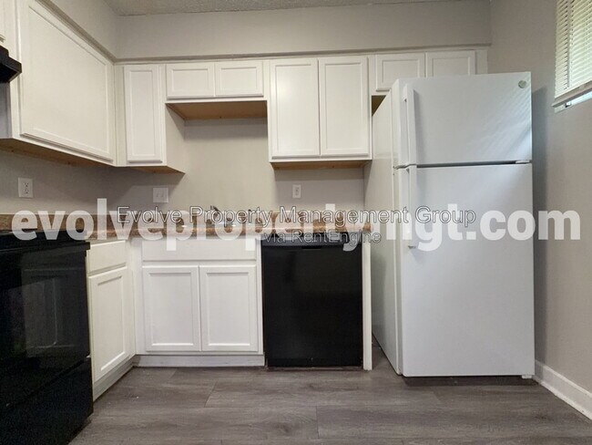 Building Photo - 670 Hobbs Dr