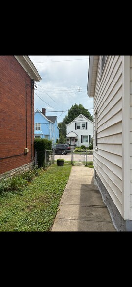Building Photo - 210 Maple St