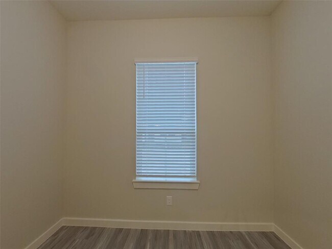 Building Photo - 4920 San Fabiano Ct