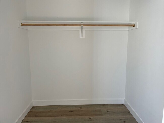 Building Photo - REST OF NOVEMBER FREE! Spacious 4 Bedroom ...