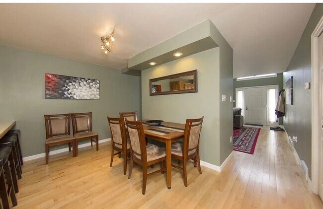 Building Photo - 5411 Sunset Dr