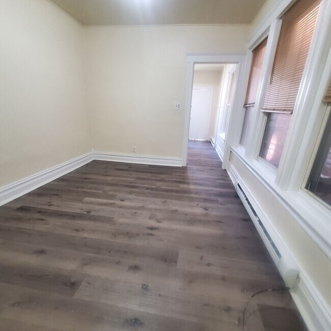 Building Photo - 37 S 13th St