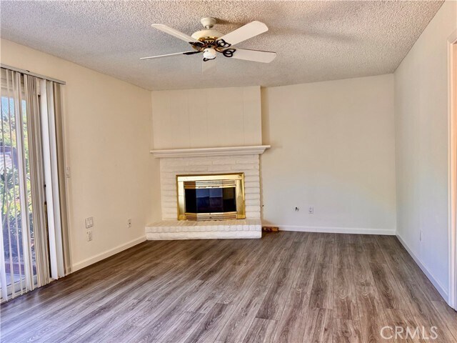 Building Photo - 202 S Barbara Way