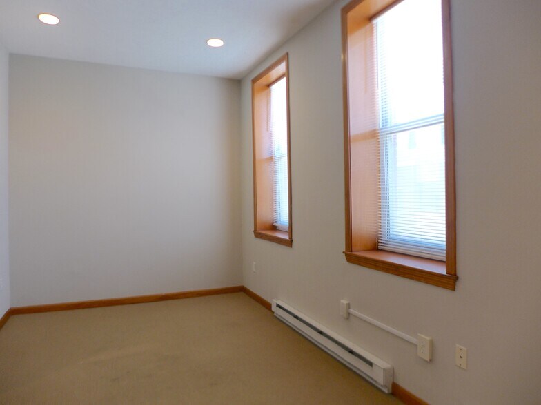 Building Photo - 79 Hudson St