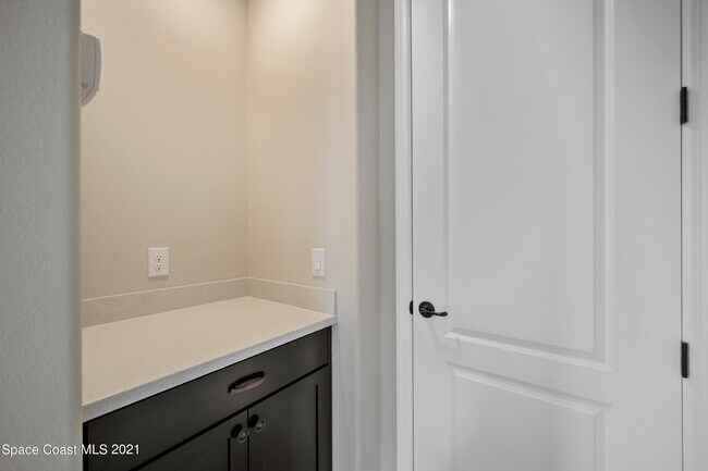 Building Photo - 7205 Primavera Ln