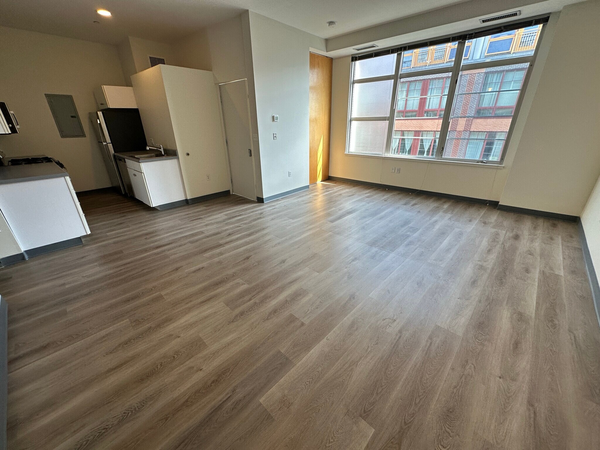 Building Photo - 211 E Berkeley St