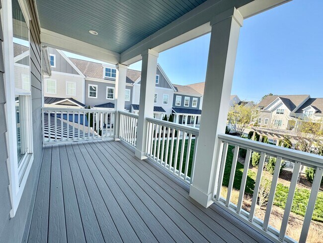 Building Photo - 3 Bedroom, 2.5 Bathroom Home w/ 2 Car Garage in Downtown Franklin