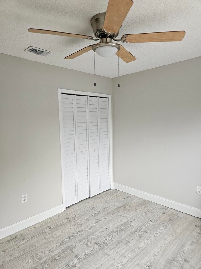 Building Photo - 313 Oxford Ct